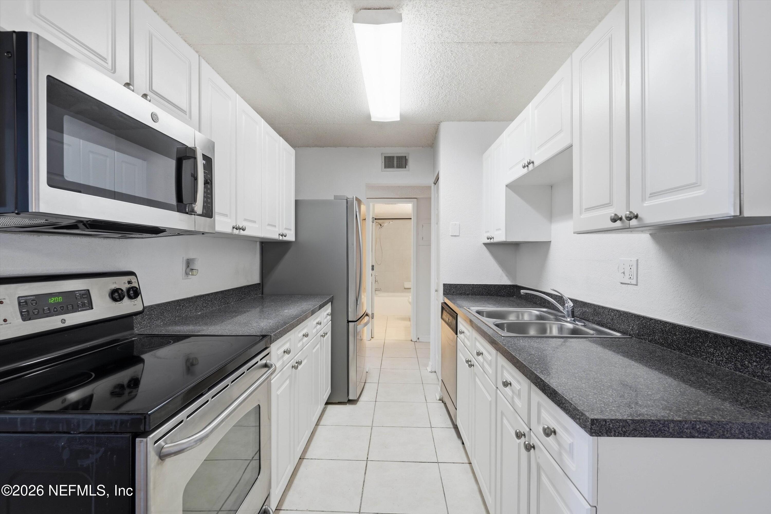 355 Monument Road, Unit 10 D1 Jacksonville, FL 32225 - Photo 1 of 25 06-Kitchen