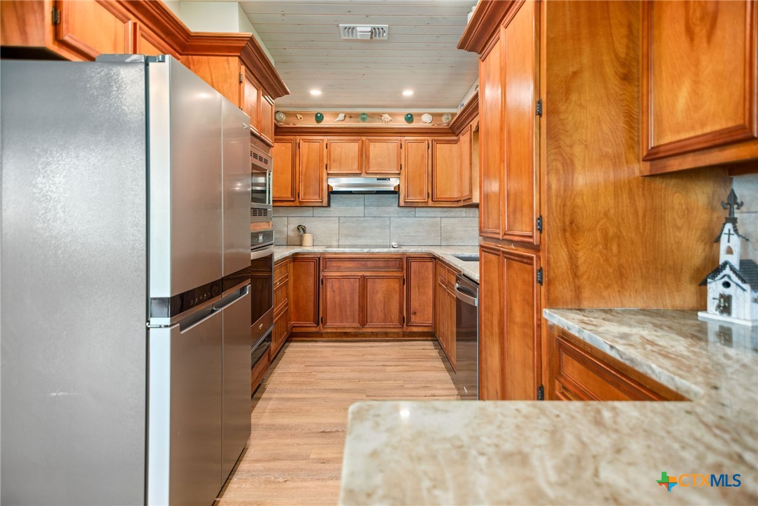 115 West Adams Street Port O'Connor, TX 77982 - Photo 8 of 35