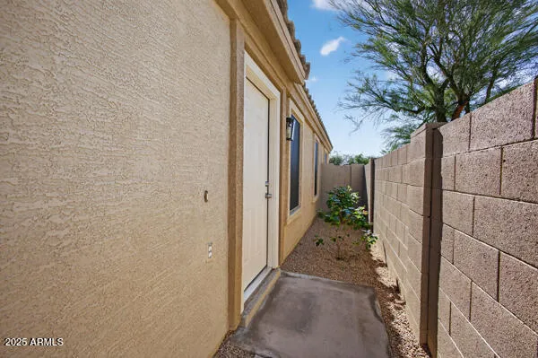 a view of a pathway of a house