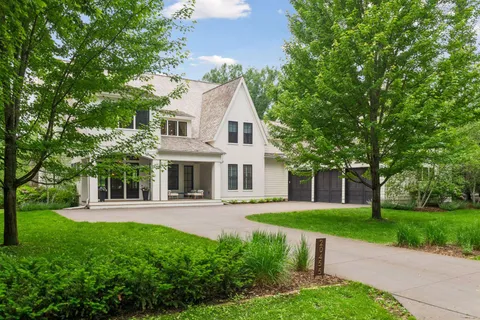 $3,795,000 | 20455 Park Place, Deephaven, MN 55331