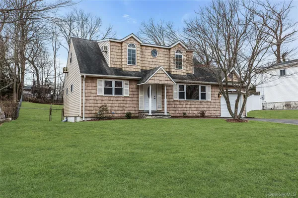 $725,000 | 46 Falcon Drive, Hauppauge, NY 11788