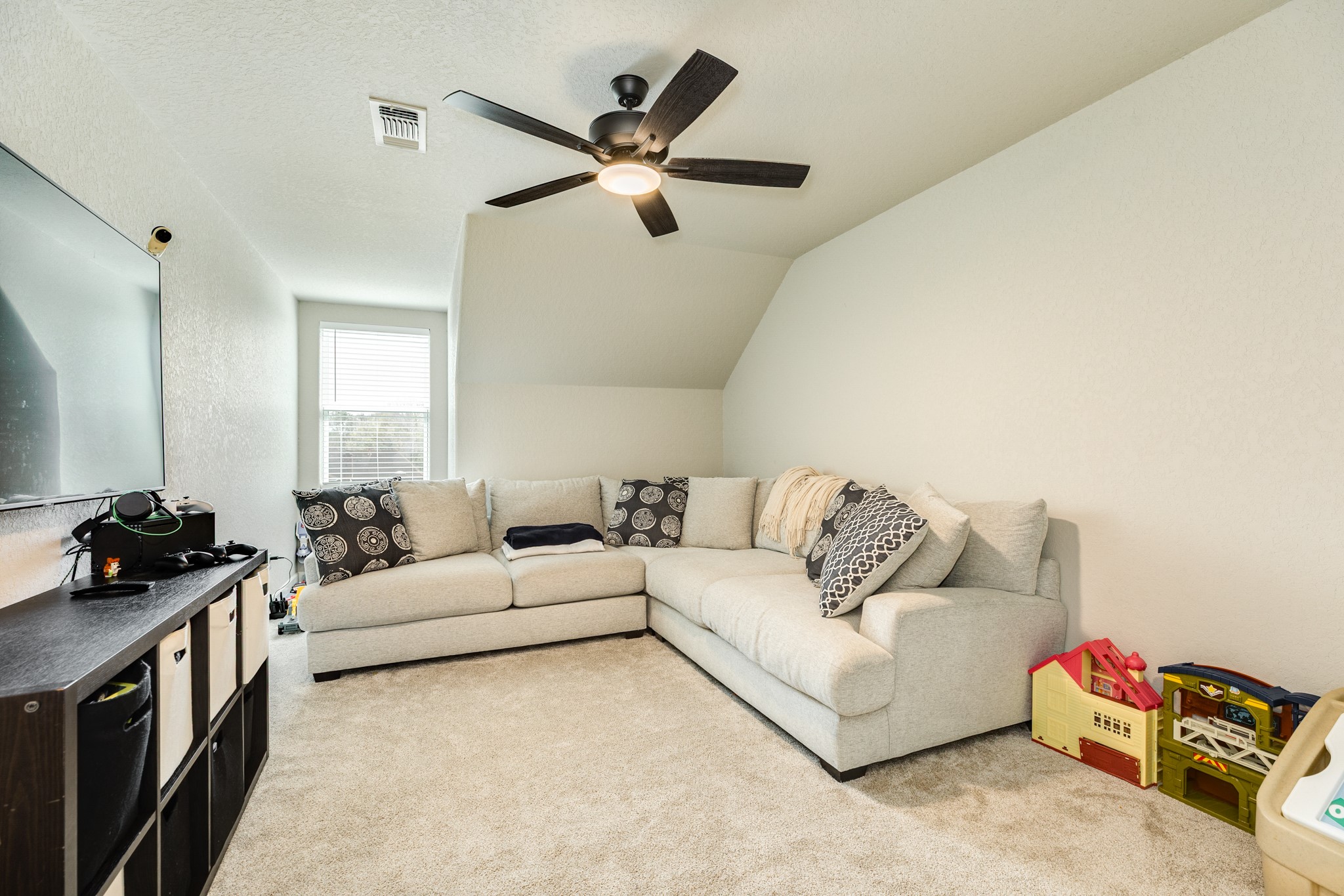 628 Greystone Lane Angleton, TX 77515 - Photo 26 of 33 a living room with furniture and a flat screen tv