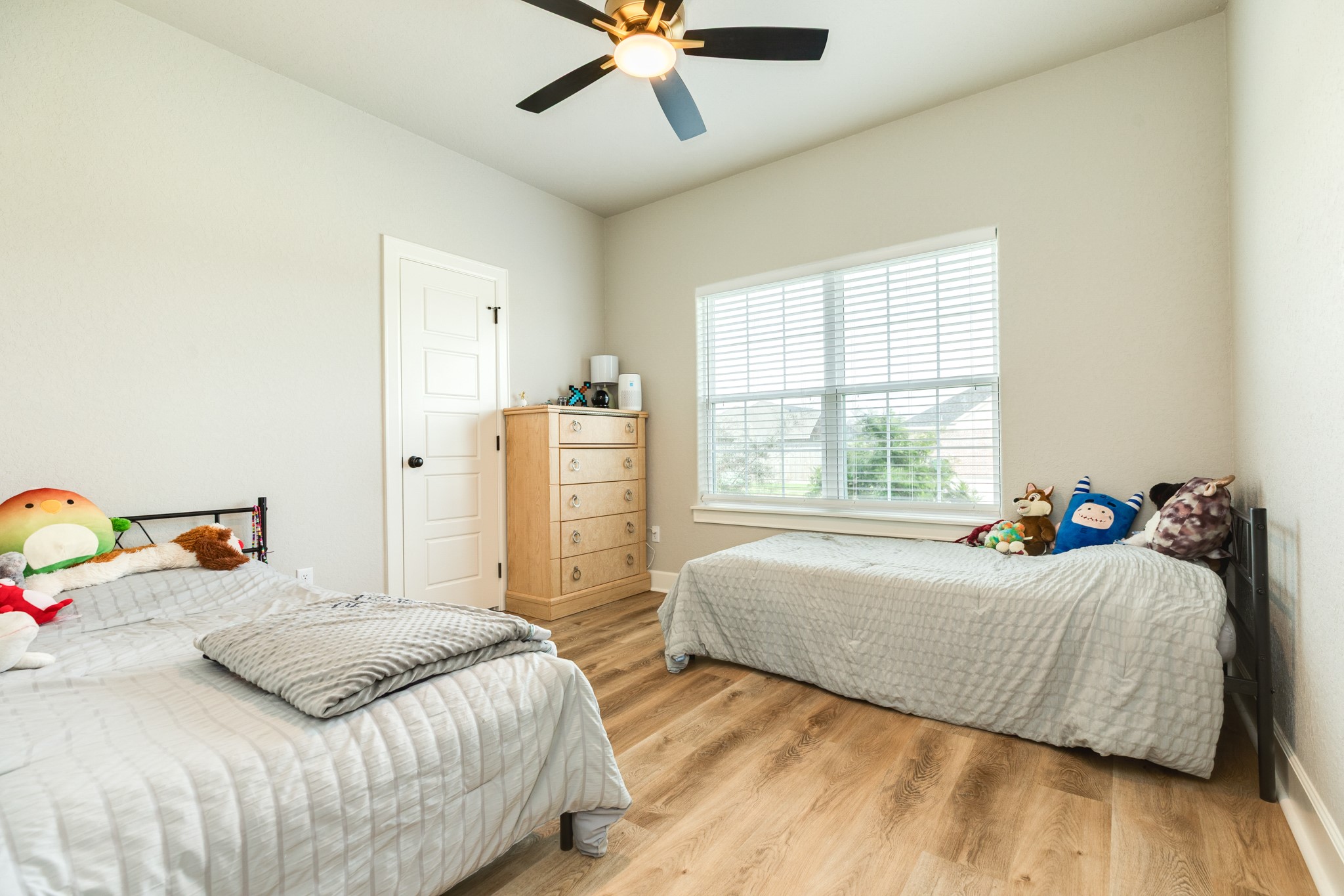 628 Greystone Lane Angleton, TX 77515 - Photo 31 of 33 a bedroom with a bed and window
