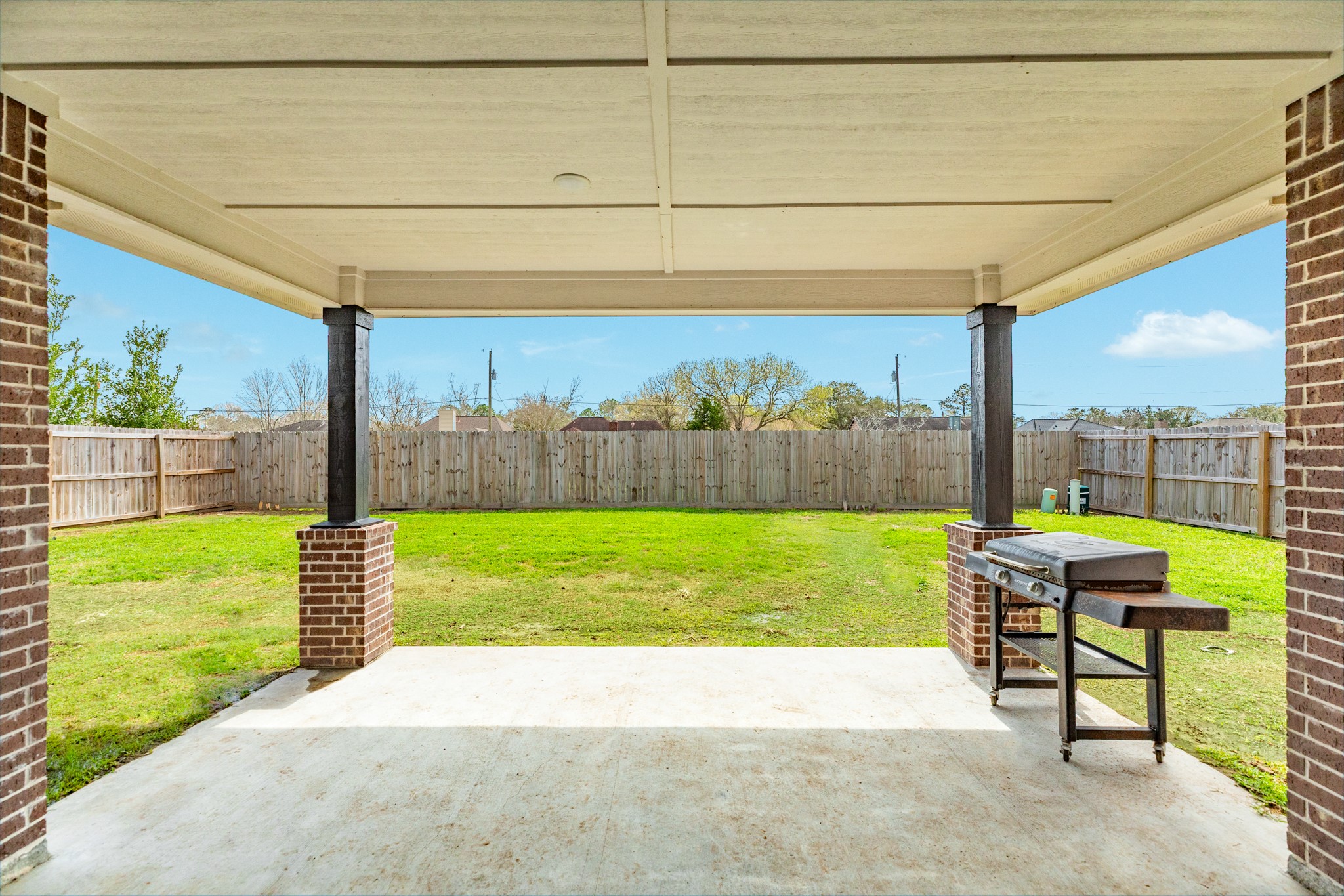 628 Greystone Lane Angleton, TX 77515 - Photo 7 of 33