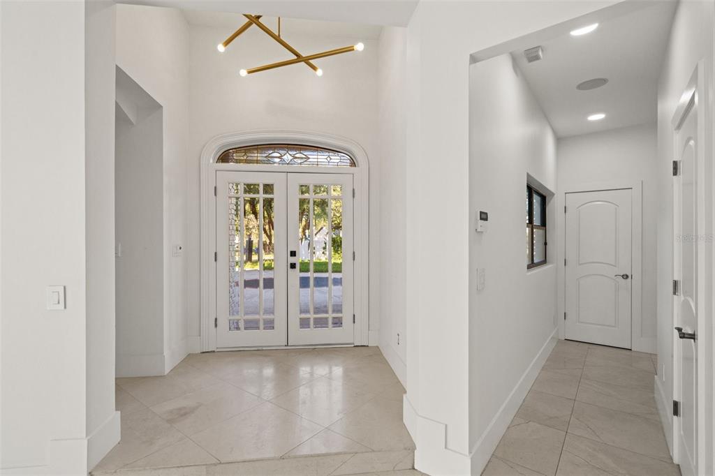 2521 Lake Ellen Drive Tampa, FL 33618 - Photo 11 of 54