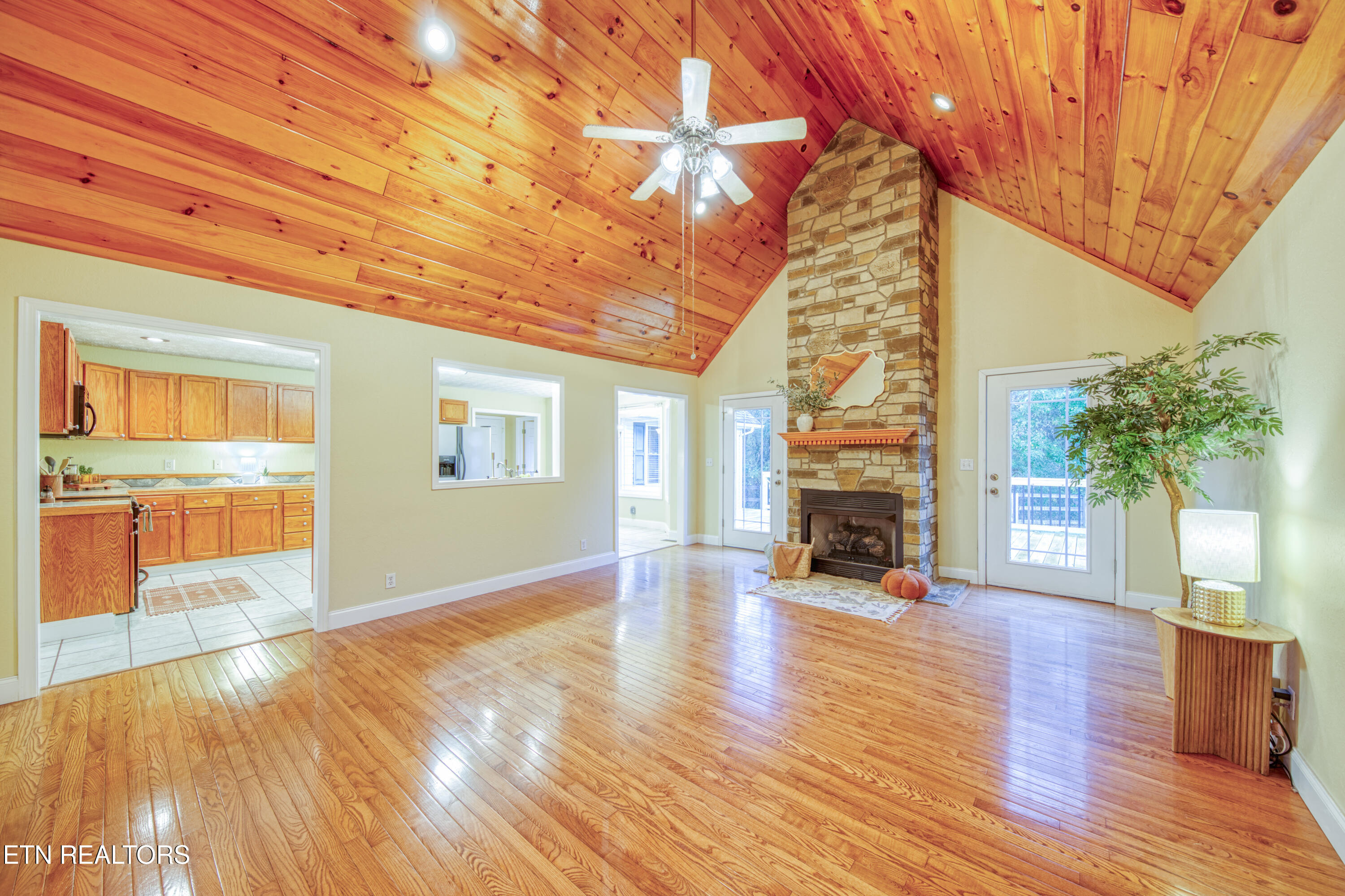 137 Meadowood Road Newport, TN 37821 - Photo 13 of 37 0H3A8574_77
