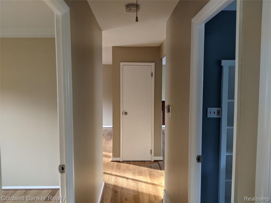 3693 Queensbury Road Lake Orion, MI 48359 - Photo 8 of 24