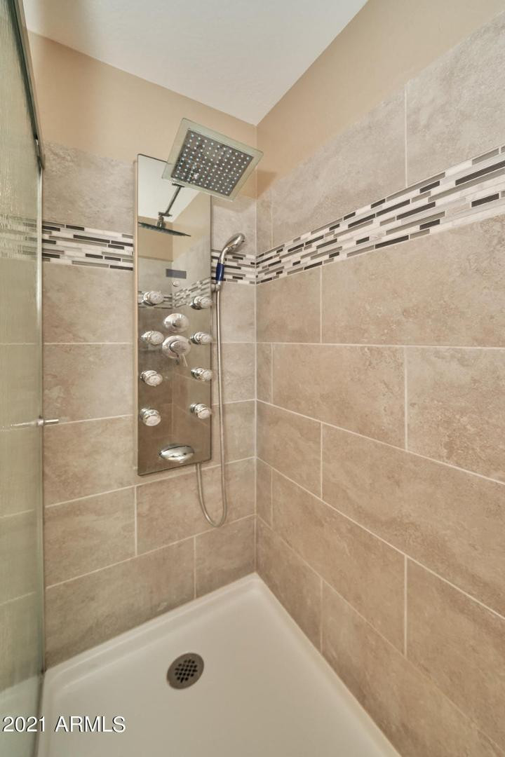 240 West Juniper Avenue, Unit 1089 Gilbert, AZ 85233 - Photo 13 of 24 a bathroom with a shower