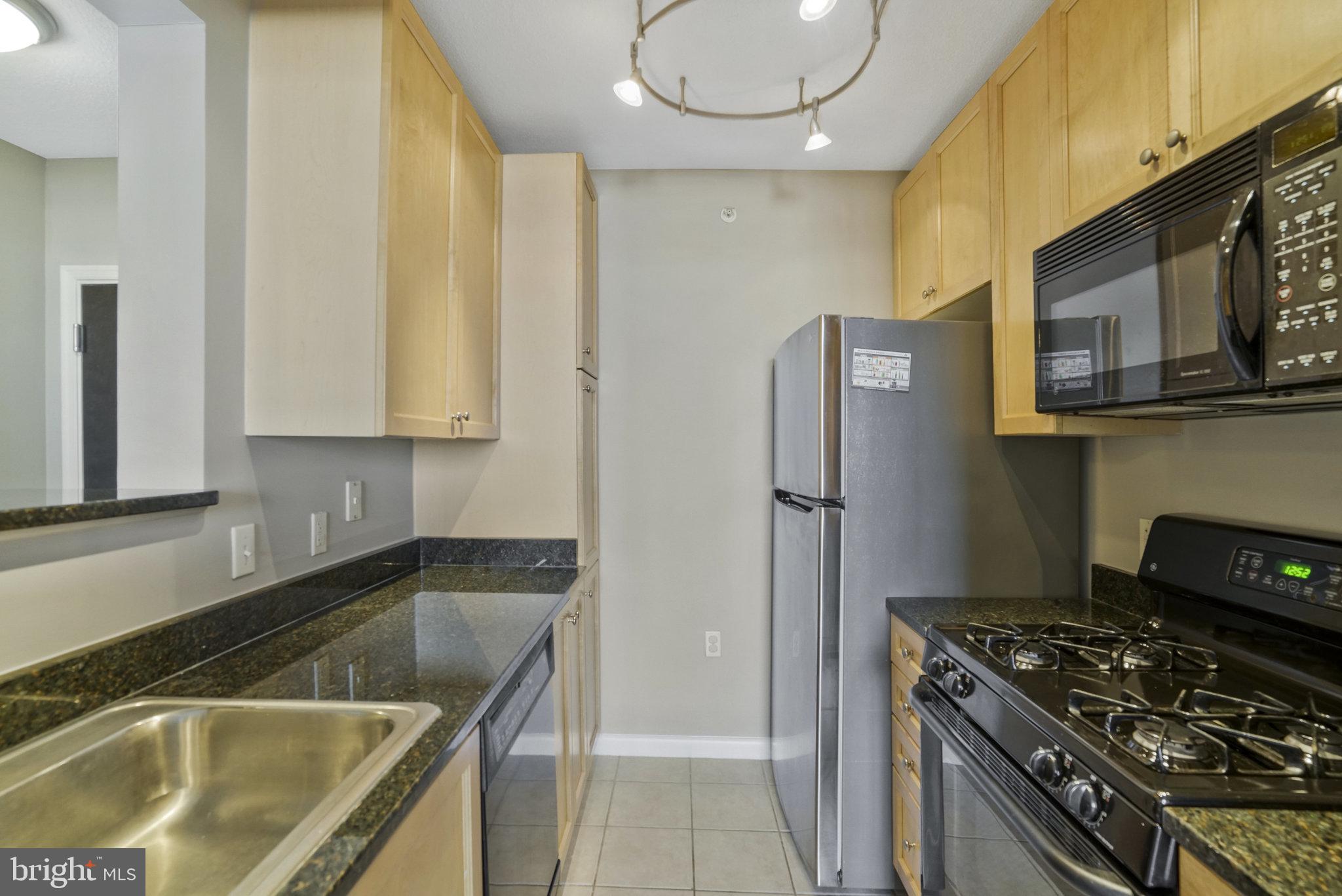 851 North Glebe Road, Unit 1813 Arlington, VA 22203 - Photo 15 of 39 Gallery Image 15