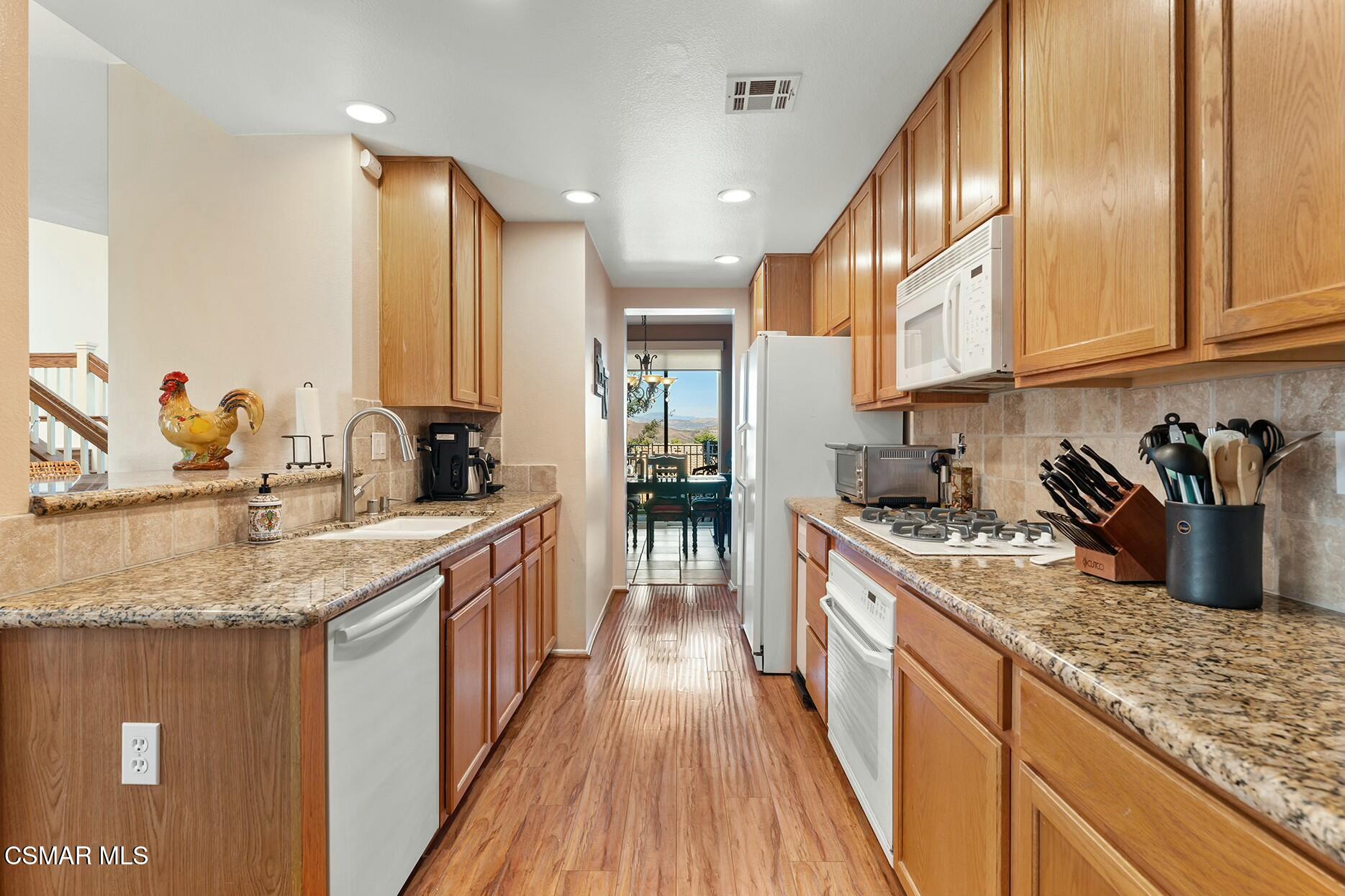 647 Cardinal Ridge Lane, Unit C Simi Valley, CA 93065 - Photo 16 of 54 tempImageUnflye