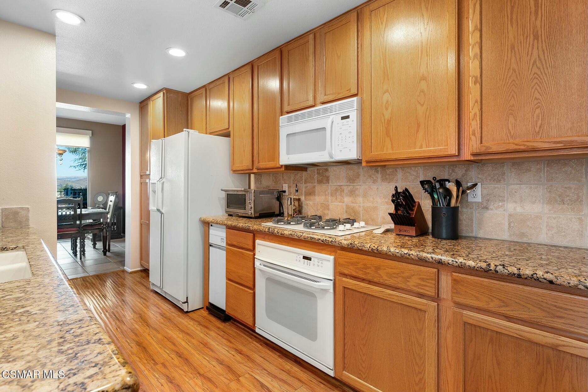 647 Cardinal Ridge Lane, Unit C Simi Valley, CA 93065 - Photo 17 of 54 tempImagexADcEr