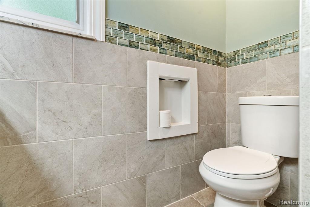 1696 Rochester Road Leonard, MI 48367 - Photo 26 of 42