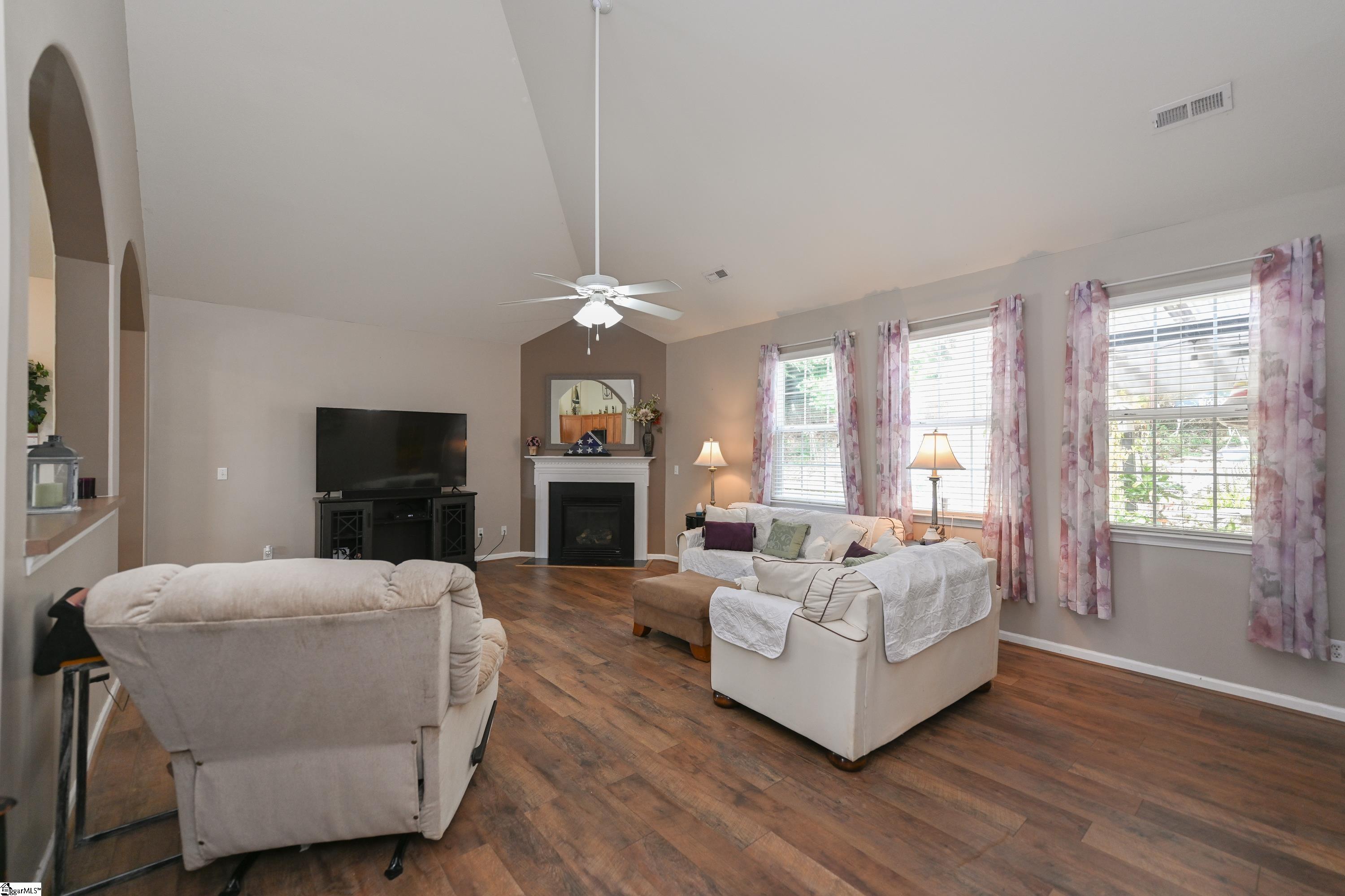 746 Tinder Boiling Springs Boiling Springs, SC 29316 - Photo 13 of 34 Gallery Image 13