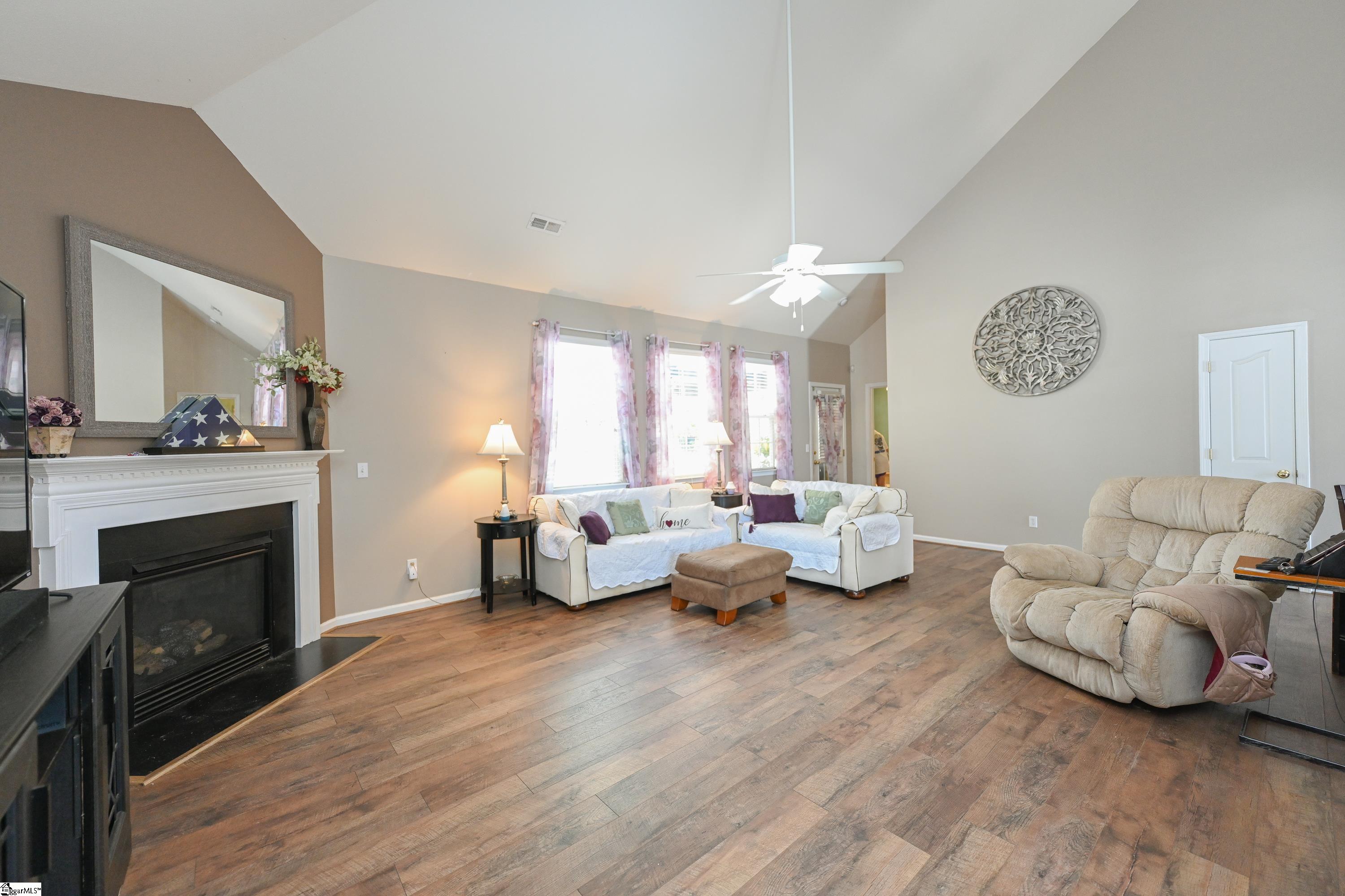 746 Tinder Boiling Springs Boiling Springs, SC 29316 - Photo 15 of 34 Gallery Image 15