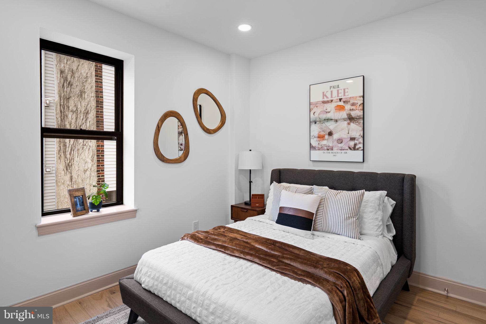 404 Pierce Street Philadelphia, PA 19148 - Photo 19 of 31 a bedroom with a bed and a window