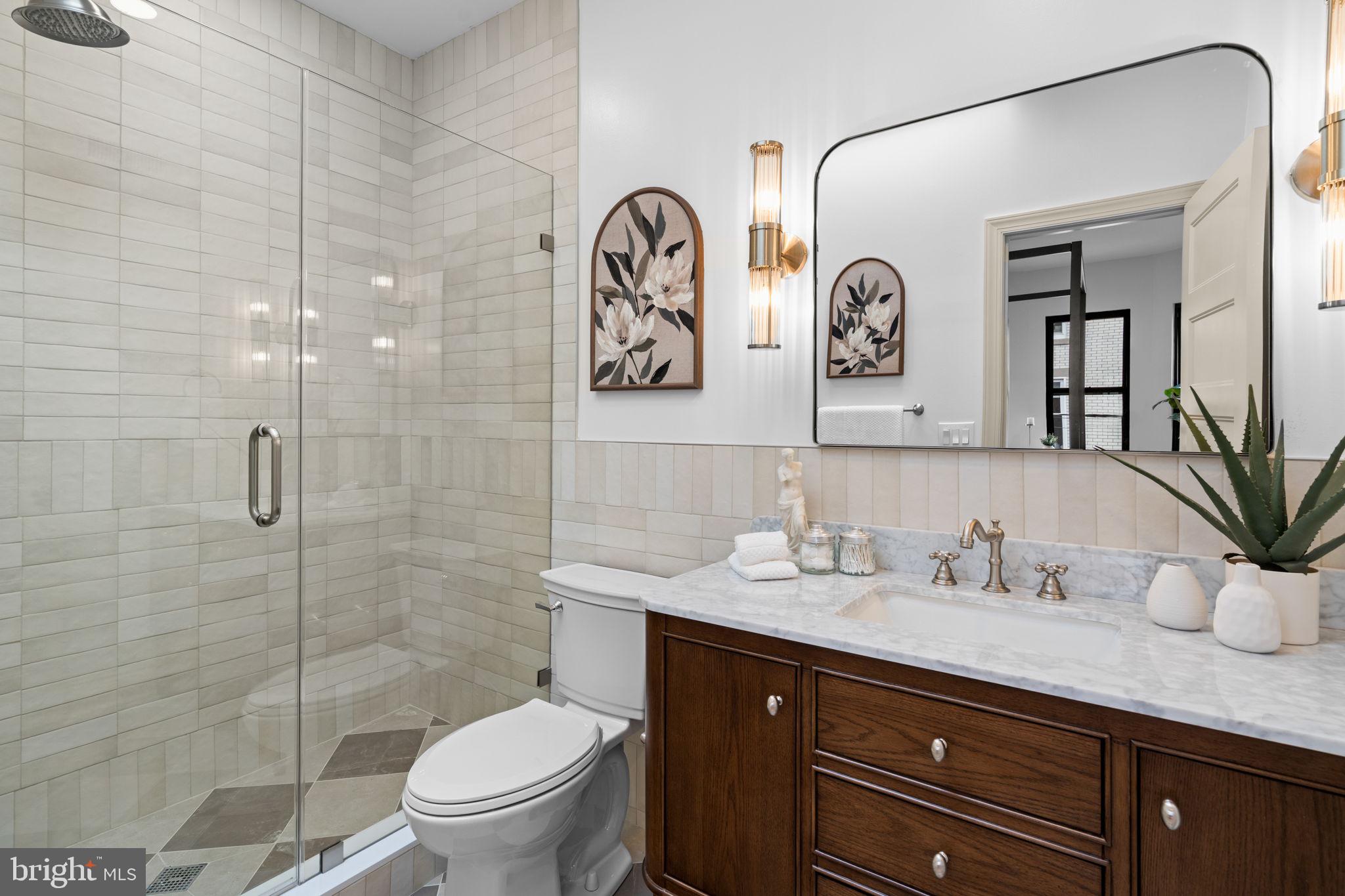 404 Pierce Street Philadelphia, PA 19148 - Photo 27 of 31 a bathroom with a toilet a sink and mirror