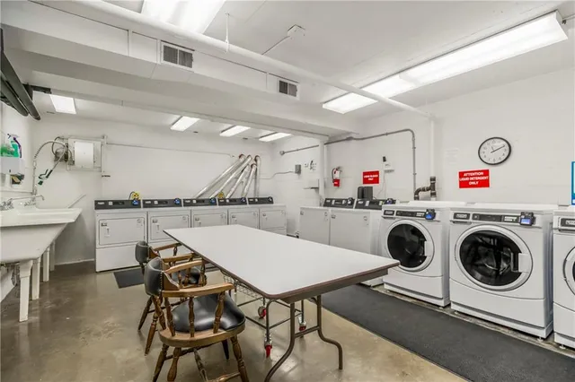 $359,900 | 310 West 49th Street, Unit 303, Kansas City, MO 64112