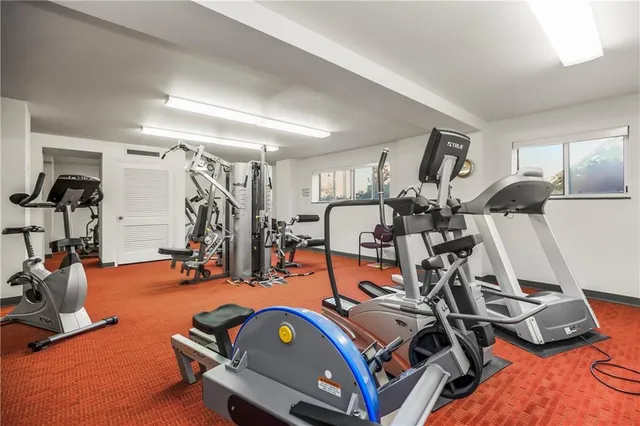 $359,900 | 310 West 49th Street, Unit 303, Kansas City, MO 64112