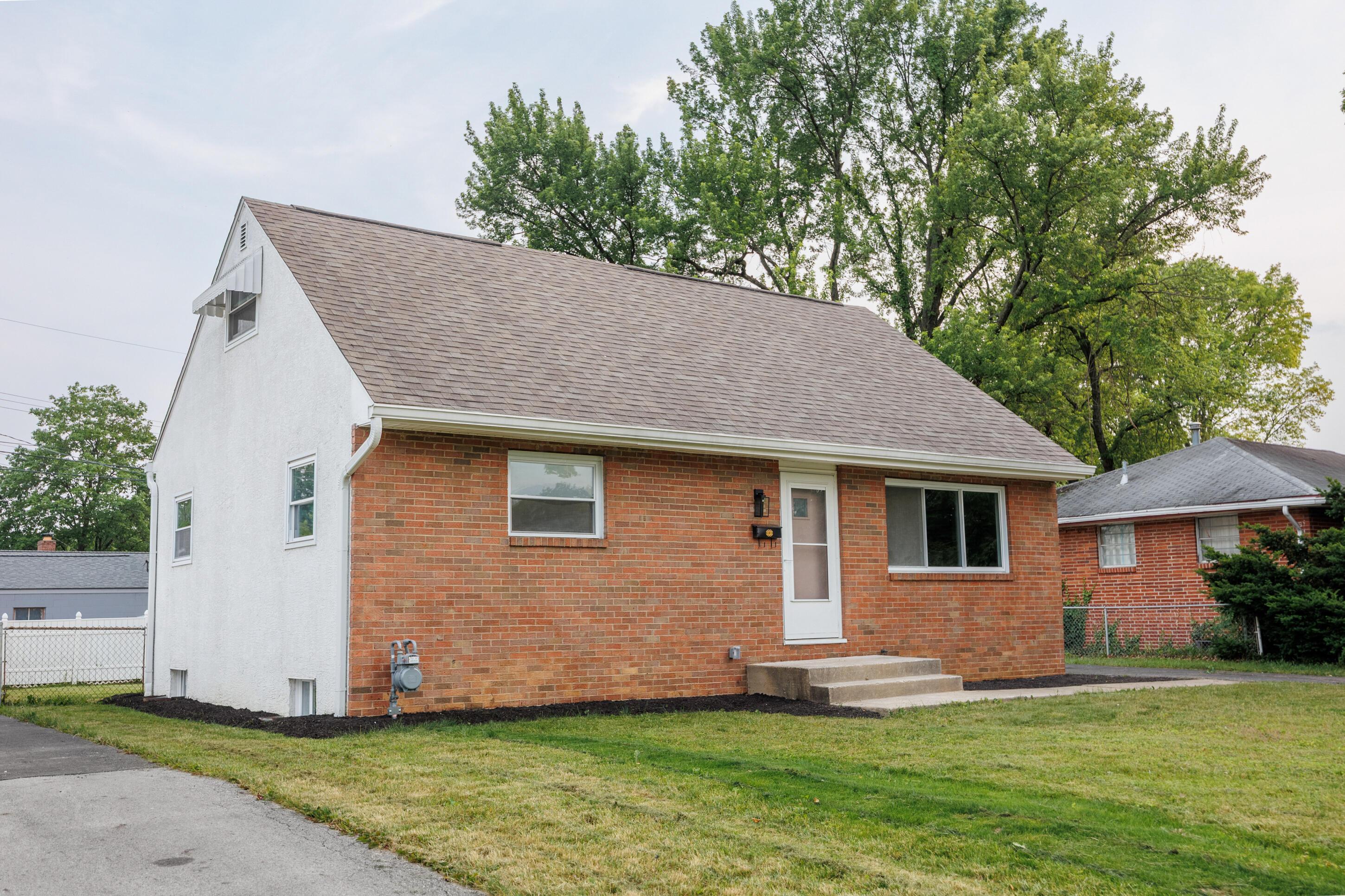 1079 Loring Road Columbus, OH 43224 - Photo 3 of 48 1079 Loring Rd