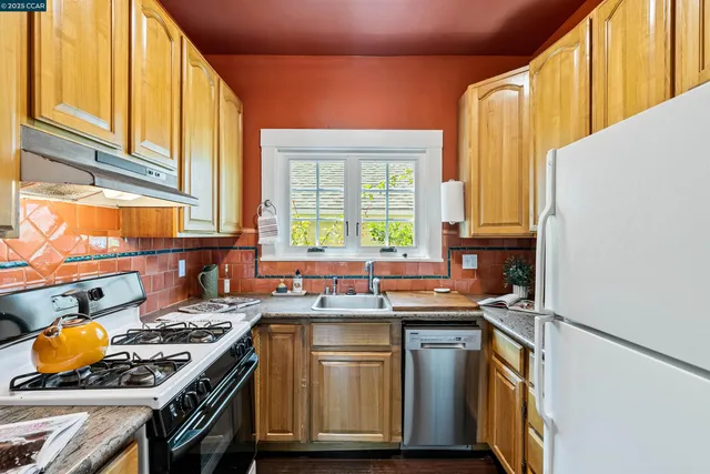 $899,000 | 2840 11th Avenue, Oakland, CA 94610