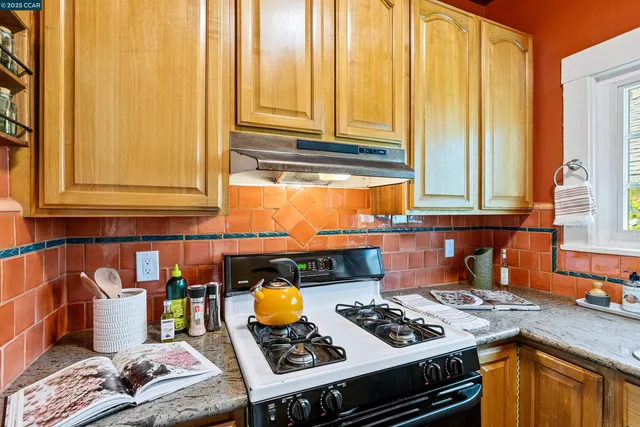 $899,000 | 2840 11th Avenue, Oakland, CA 94610