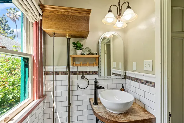 $899,000 | 2840 11th Avenue, Oakland, CA 94610