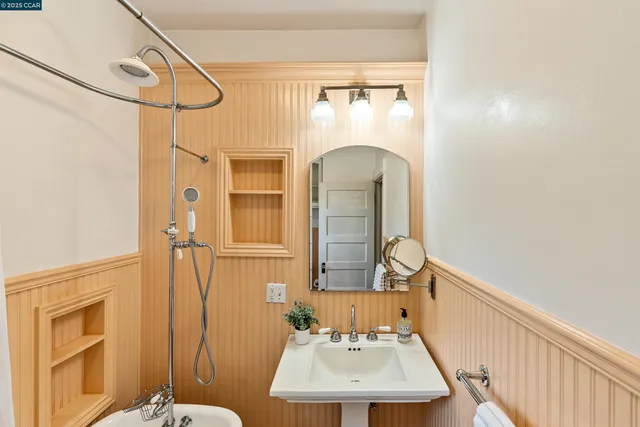 $899,000 | 2840 11th Avenue, Oakland, CA 94610