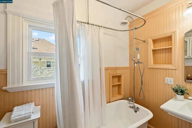 $899,000 | 2840 11th Avenue, Oakland, CA 94610