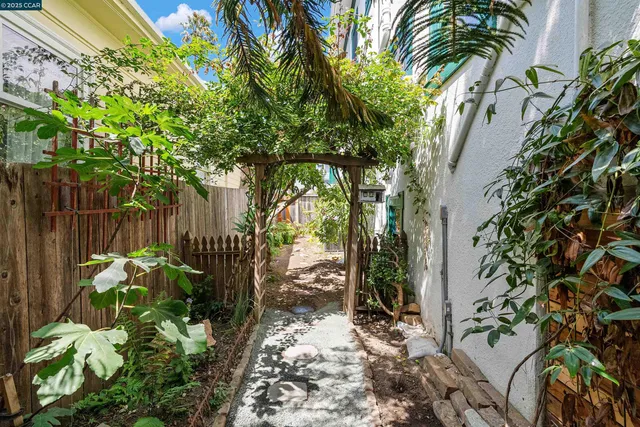 $899,000 | 2840 11th Avenue, Oakland, CA 94610