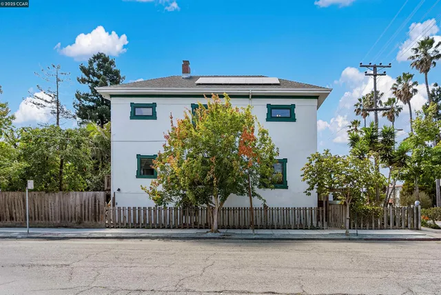 $899,000 | 2840 11th Avenue, Oakland, CA 94610