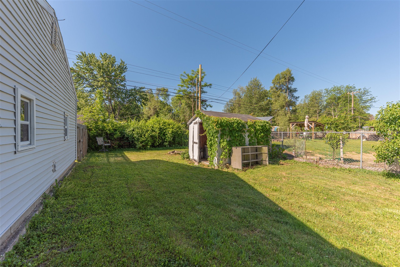 9437 Cady Road Jackson, MI 49201 - Photo 9 of 40