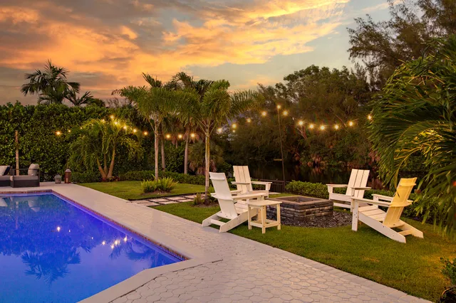 a view of an house with backyard space and garden