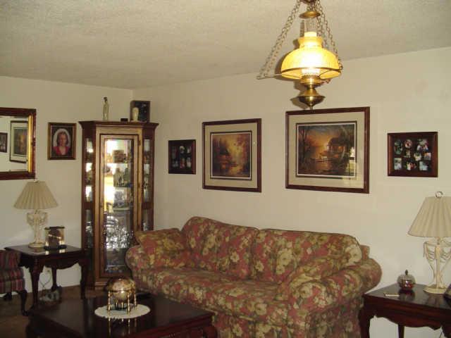 1250 Yell Road Lewisburg, TN 37091 - Photo 8 of 20 Living Room