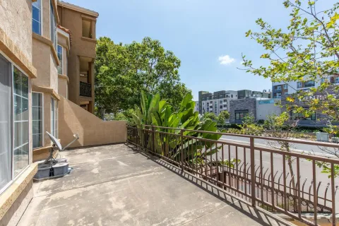 $624,999 | 550 Camino De La Reina, Unit 107, San Diego, CA 92108