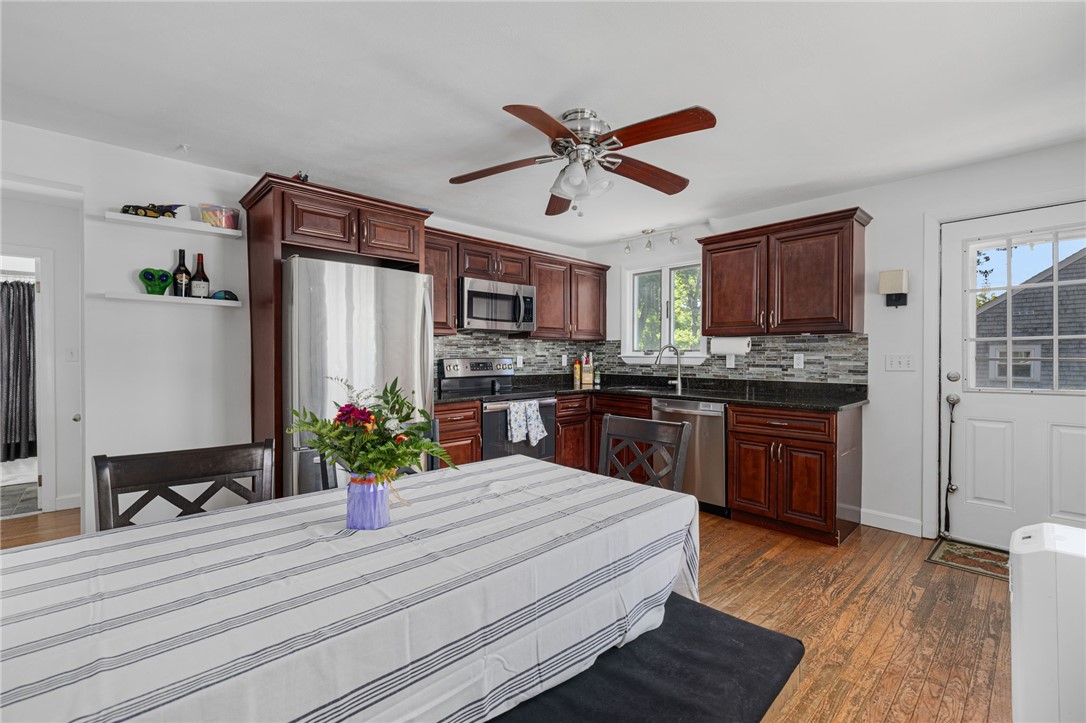 400 Crandall Road Tiverton, RI 02878 - Photo 8 of 32