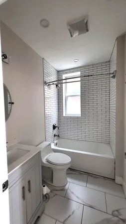 $2,195 | 2904 West Nelson Street, Unit 2, Chicago, IL 60618