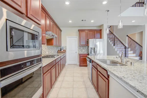 $2,900 | 12902 Oak Falls Drive, Pearland, TX 77584