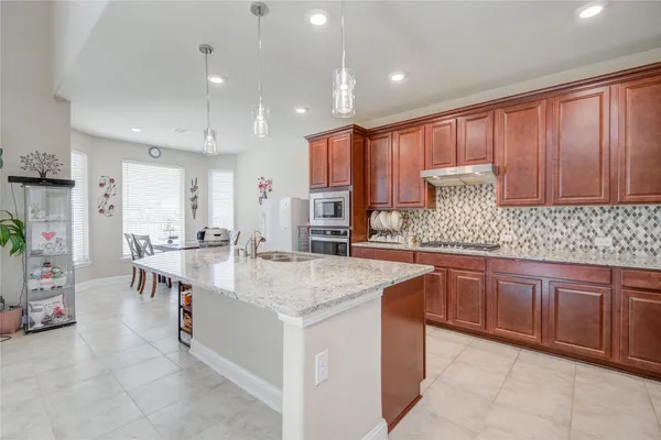 $2,900 | 12902 Oak Falls Drive, Pearland, TX 77584