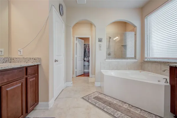 $2,900 | 12902 Oak Falls Drive, Pearland, TX 77584