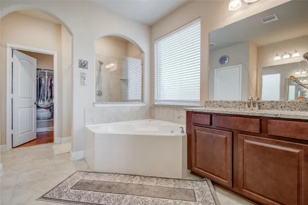 $2,900 | 12902 Oak Falls Drive, Pearland, TX 77584