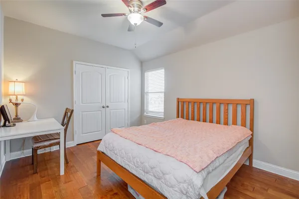 $2,900 | 12902 Oak Falls Drive, Pearland, TX 77584