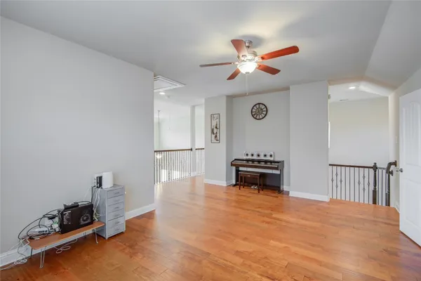 $2,900 | 12902 Oak Falls Drive, Pearland, TX 77584
