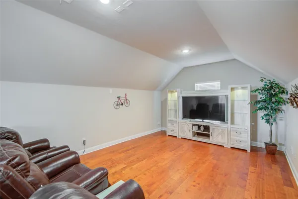 $2,900 | 12902 Oak Falls Drive, Pearland, TX 77584