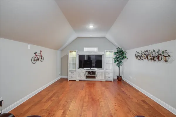 $2,900 | 12902 Oak Falls Drive, Pearland, TX 77584