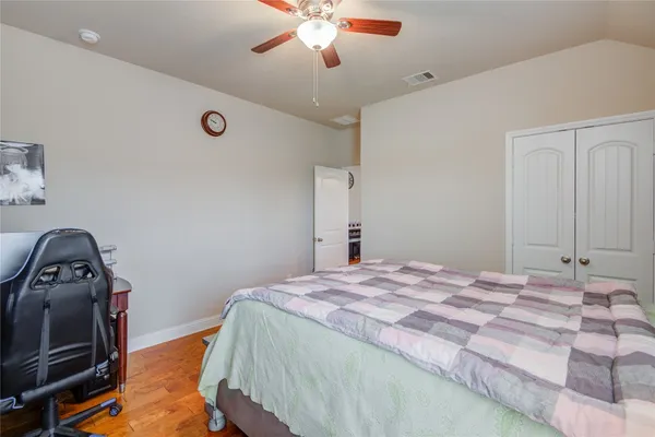 $2,900 | 12902 Oak Falls Drive, Pearland, TX 77584