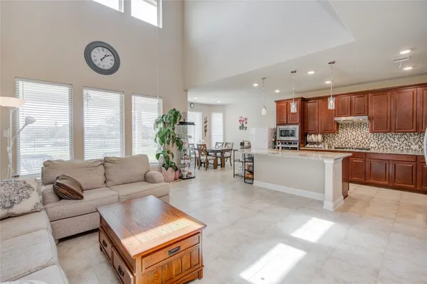 $2,900 | 12902 Oak Falls Drive, Pearland, TX 77584