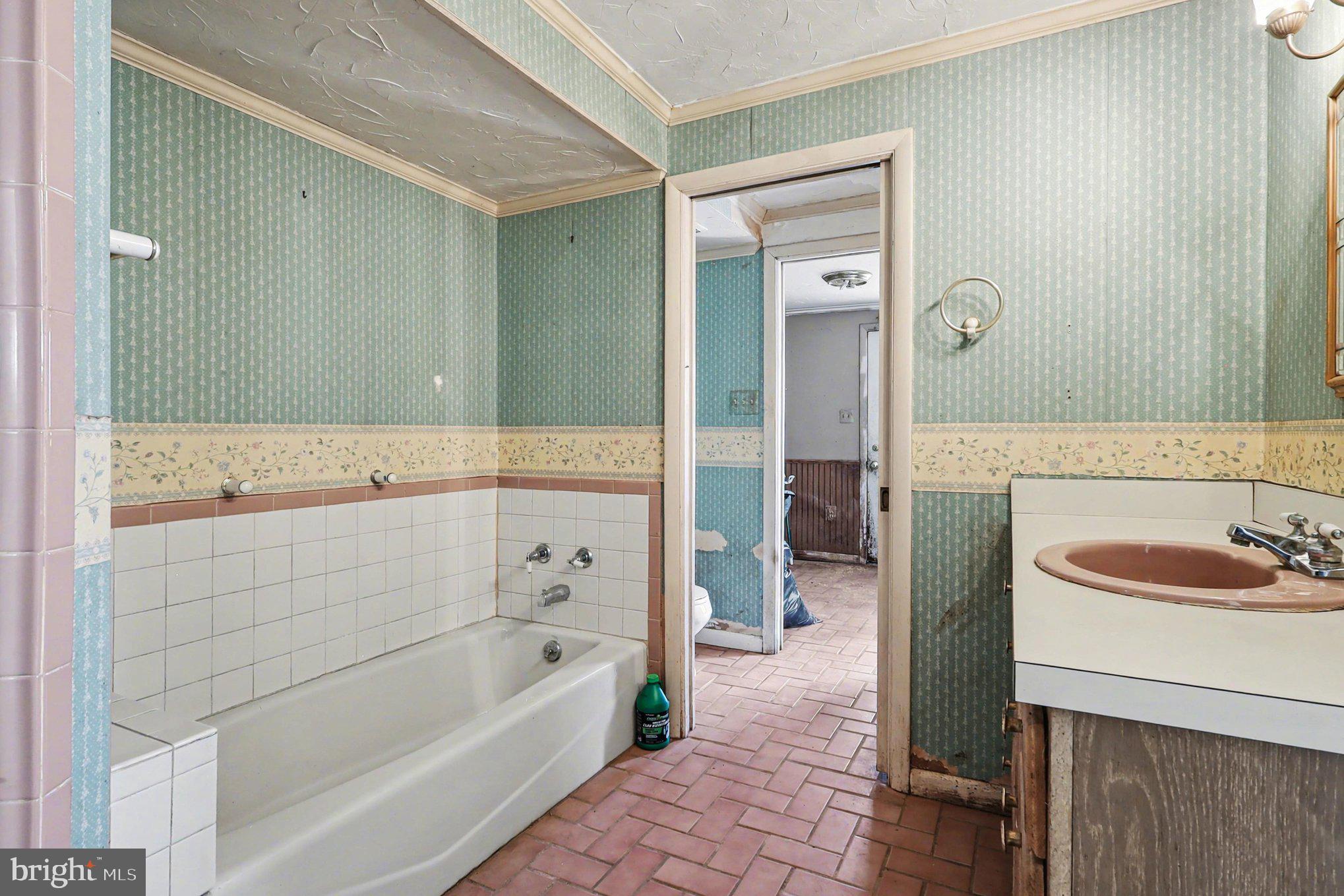 22244 Sam Fred Road Middleburg, VA 20117 - Photo 39 of 51 a bathroom with a tub a sink and a shower