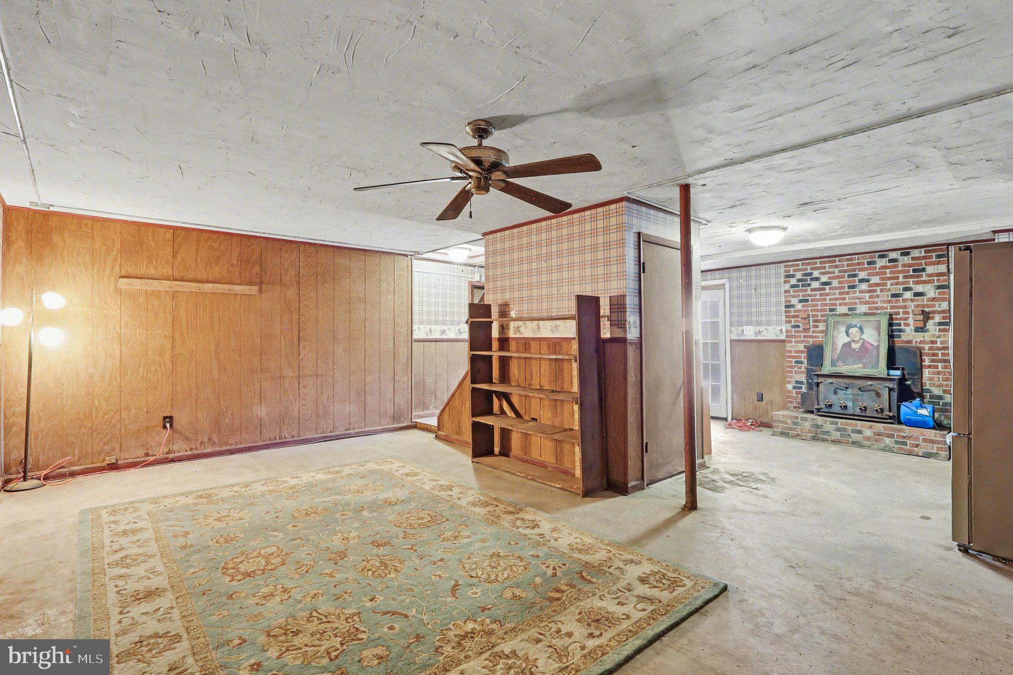 22244 Sam Fred Road Middleburg, VA 20117 - Photo 42 of 51 a view of a livingroom with furniture and a ceiling fan