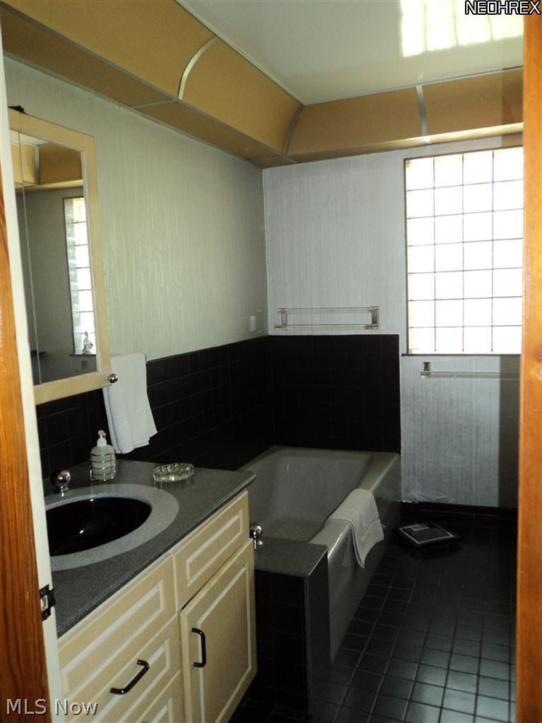 3306 Kirk Road Youngstown, OH 44511 - Photo 7 of 16 Gallery Image 7