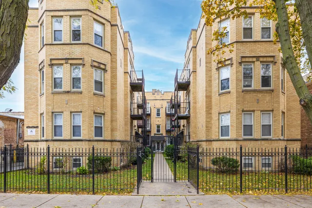 $1,300 | 6345 North Washtenaw Avenue, Unit GW, Chicago, IL 60659